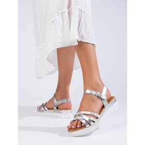 Designové  sandály stříbrné dámské na klínku